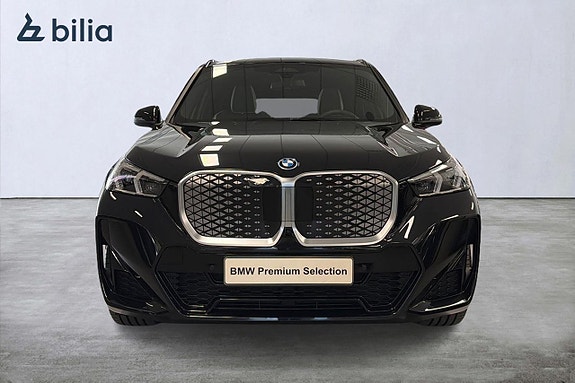 BMW iX1 5 of 5