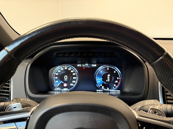 Volvo XC90 10 of 21