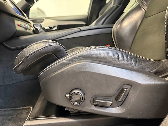 Volvo XC90 15 of 21