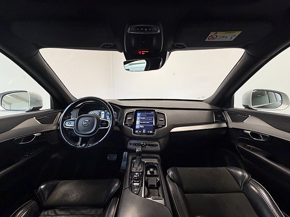 Volvo XC90 2 of 21