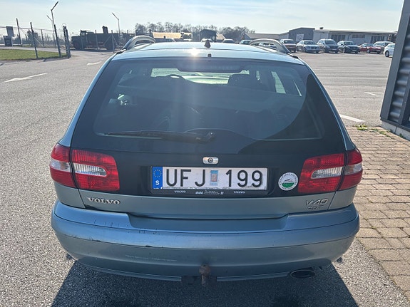 Volvo V40 4 of 5