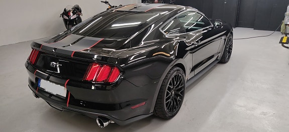 Ford Mustang 3 of 10