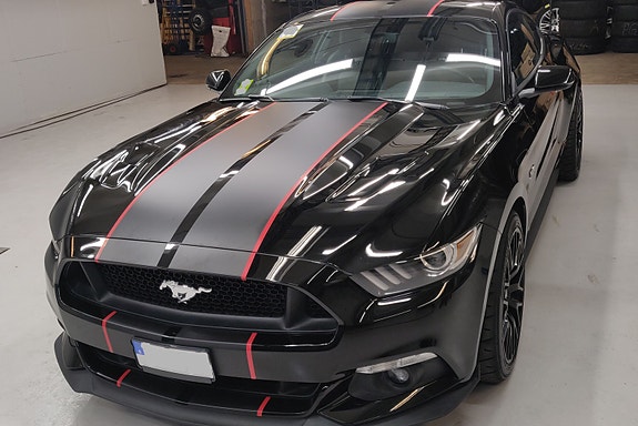 Ford Mustang 2 of 10