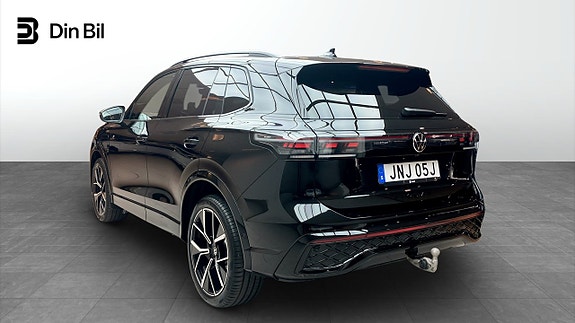 Volkswagen Tiguan 3 of 5