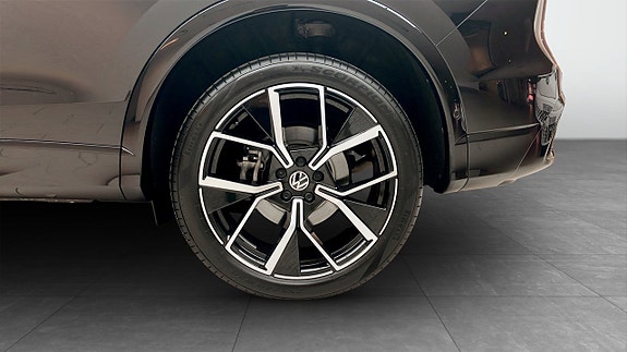 Volkswagen Tiguan 6 of 16