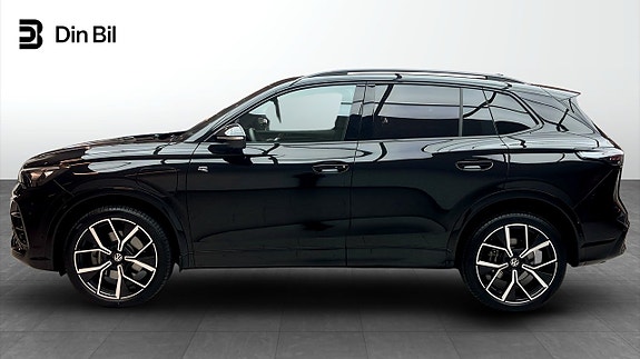 Volkswagen Tiguan 2 of 5