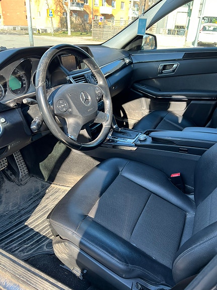 Mercedes-Benz E220 5 of 10