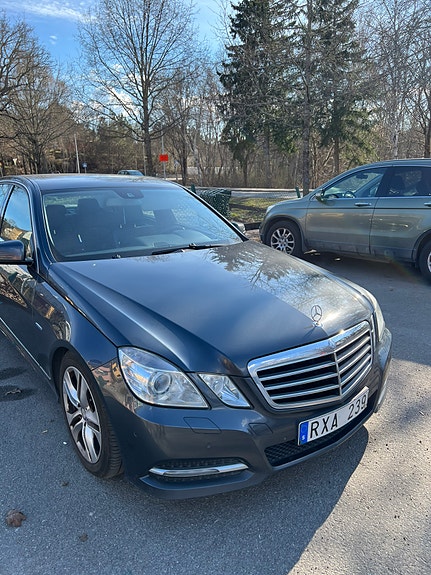 Mercedes-Benz E220 3 of 10