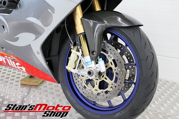 Aprilia RSV 1000 R Factory Akrapovic 6 of 18