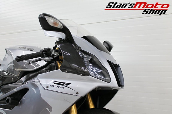 Aprilia RSV 1000 R Factory Akrapovic 7 of 18