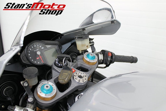 Aprilia RSV 1000 R Factory Akrapovic 18 of 18