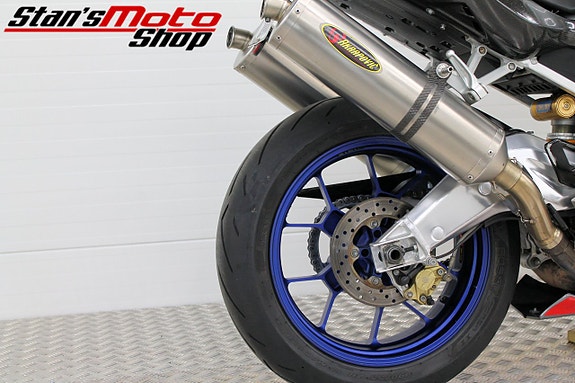 Aprilia RSV 1000 R Factory Akrapovic 4 of 18
