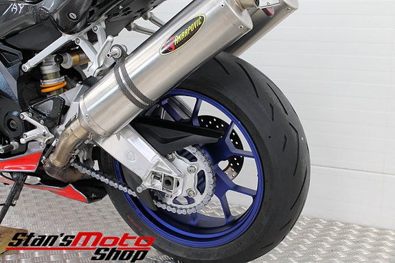 Aprilia RSV 1000 R Factory Akrapovic 14 of 18