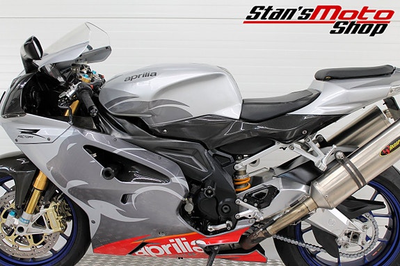 Aprilia RSV 1000 R Factory Akrapovic 13 of 18