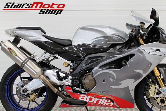 Aprilia RSV 1000 R Factory Akrapovic 5 of 18