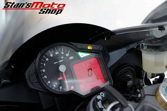 Aprilia RSV 1000 R Factory Akrapovic 17 of 18