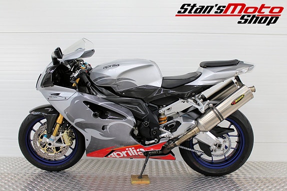 Aprilia RSV 1000 R Factory Akrapovic 8 of 18