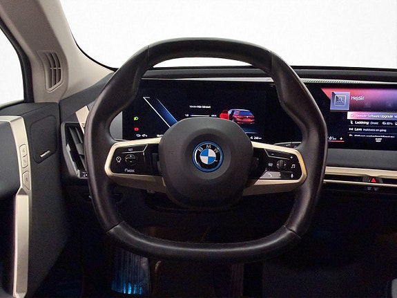 BMW iX 16 of 30