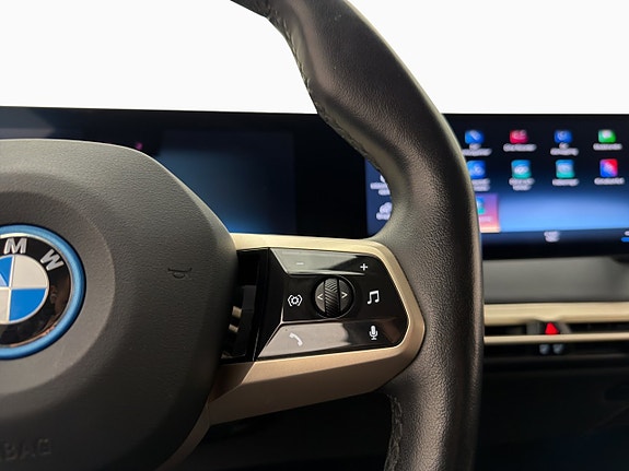 BMW iX 19 of 30