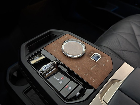 BMW iX 26 of 30