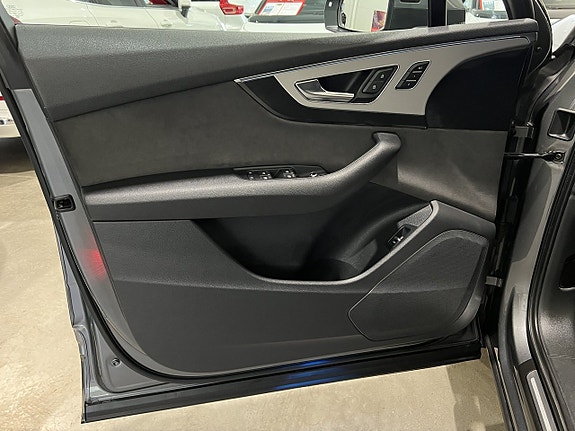 Audi Q7 9 of 30