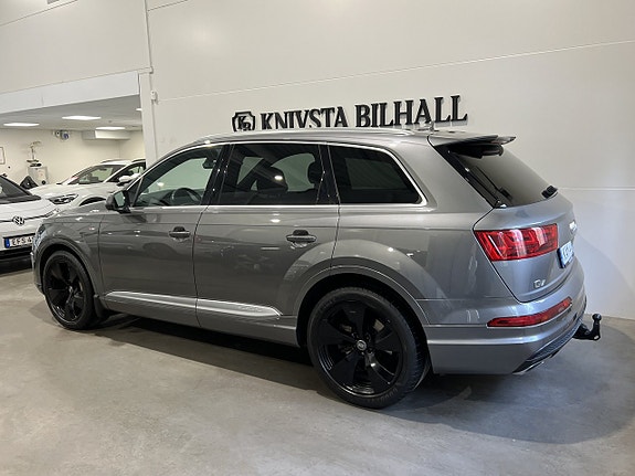 Audi Q7 2 of 5