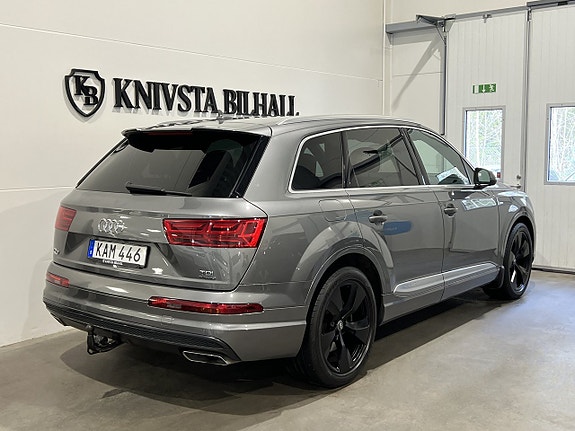 Audi Q7 4 of 5