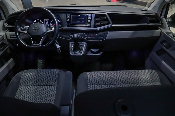 Volkswagen Caravelle 12 of 21