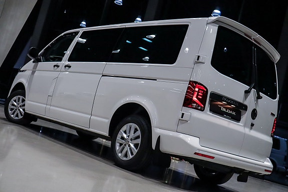 Volkswagen Caravelle 8 of 21