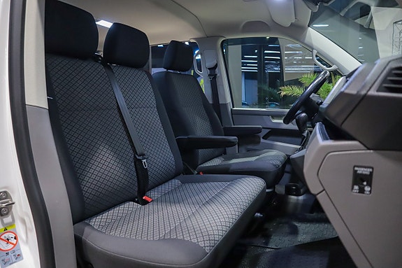 Volkswagen Caravelle 11 of 21