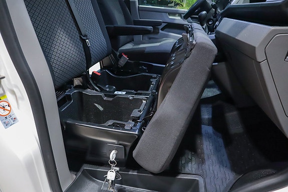 Volkswagen Caravelle 16 of 21