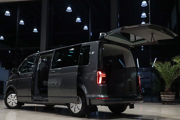 Volkswagen Caravelle 16 of 18