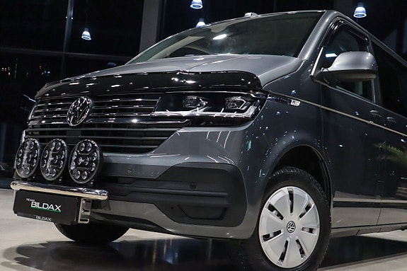 Volkswagen Caravelle 10 of 18