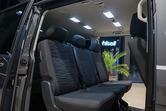 Volkswagen Caravelle 3 of 5