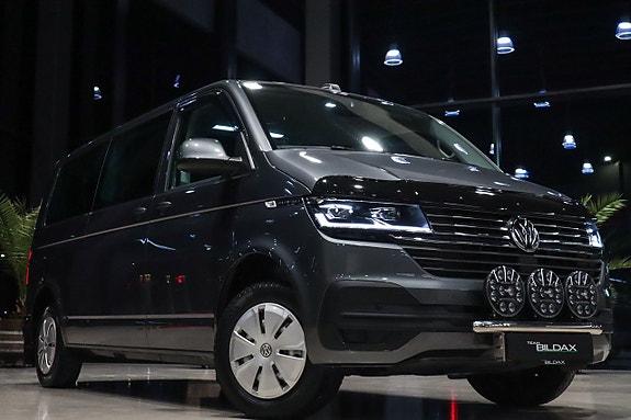 Volkswagen Caravelle 2 of 5