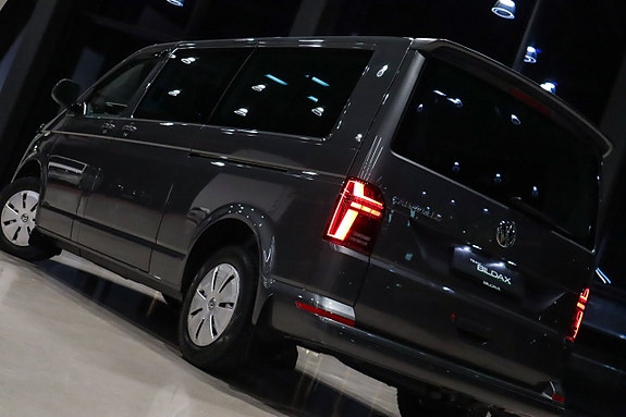 Volkswagen Caravelle 15 of 18