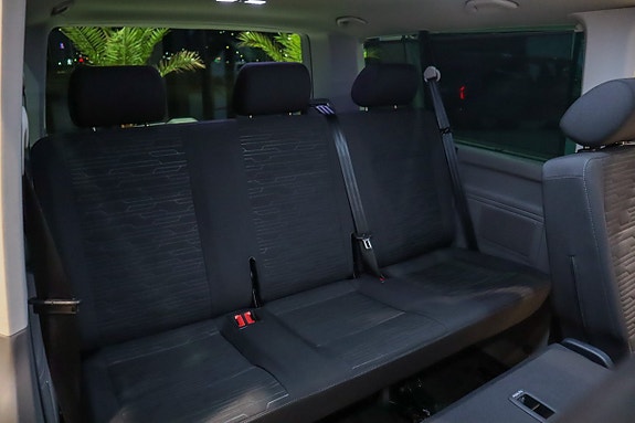 Volkswagen Caravelle 4 of 5