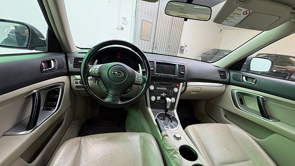 Subaru Legacy 10 of 12
