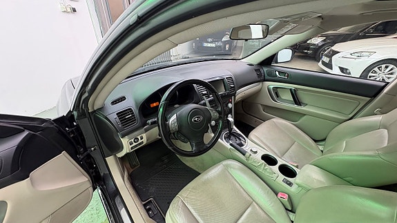 Subaru Legacy 9 of 12