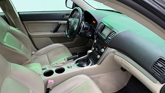 Subaru Legacy 11 of 12