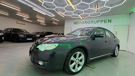 Subaru Legacy 6 of 12