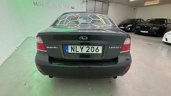 Subaru Legacy 8 of 12