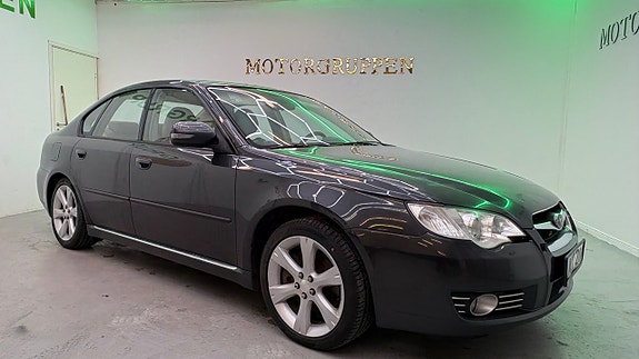 Subaru Legacy 2 of 5