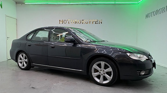 Subaru Legacy 3 of 5