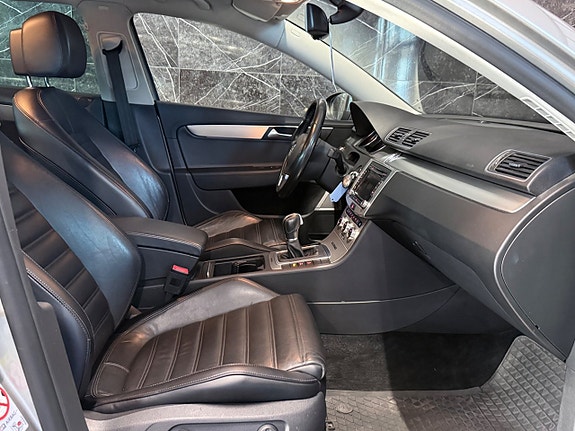 Volkswagen Passat Alltrack 12 of 23