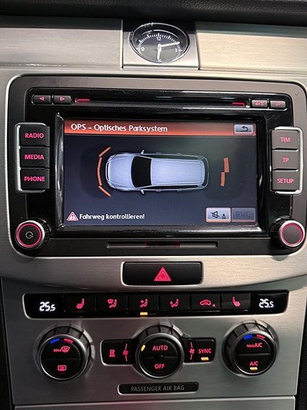 Volkswagen Passat Alltrack 18 of 23