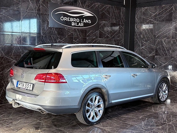 Volkswagen Passat Alltrack 2 of 5