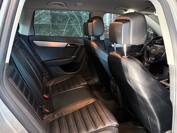 Volkswagen Passat Alltrack 13 of 23