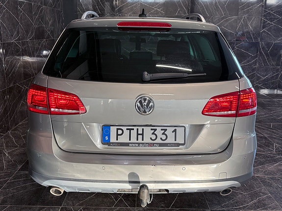Volkswagen Passat Alltrack 9 of 23
