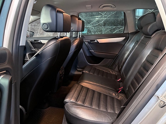 Volkswagen Passat Alltrack 11 of 23
